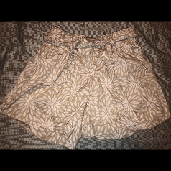Beige and White Patterned Flowy Shorts - Picture 1 of 3